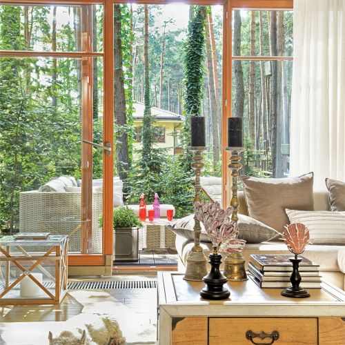 Większość przedmiotów dekoracyjnych (szkła, ceramika, koralowce, muszle) to ulubiona francuska marka Ewy: Objet de curiosite.