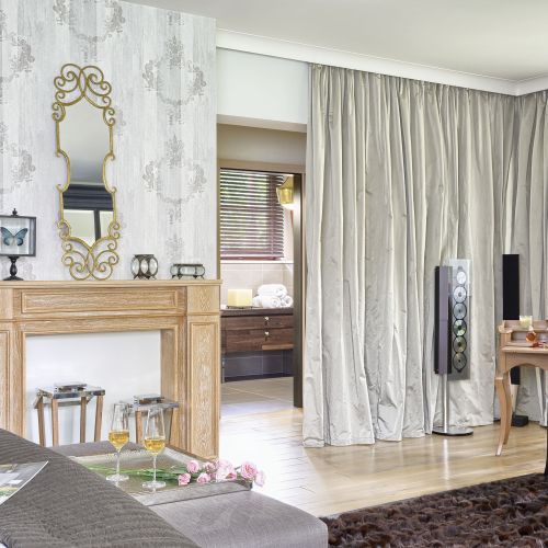 Czereśniowa toaletka z Francji. A wokół nas las. Dom w Magdalence