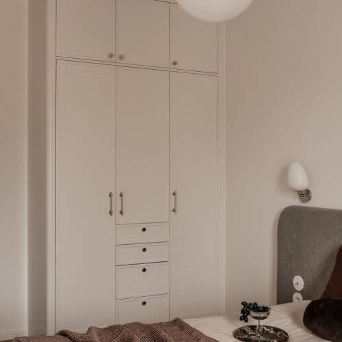 sypialnia w stylu warm minimalism