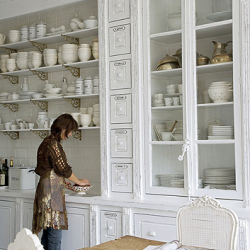 Aby sięgnąć do najwyższej półki, potrzebna jest drabinka.