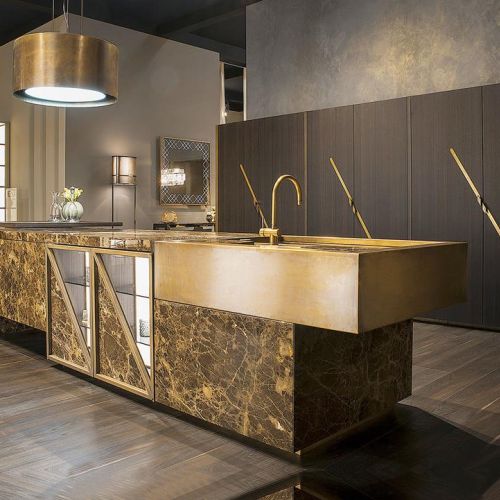 AIDA, dizajnerska wyspa z tureckiego marmuru i metalu, podświetlane lustrzane szafki, projekt: Studio Viganò, SCIC