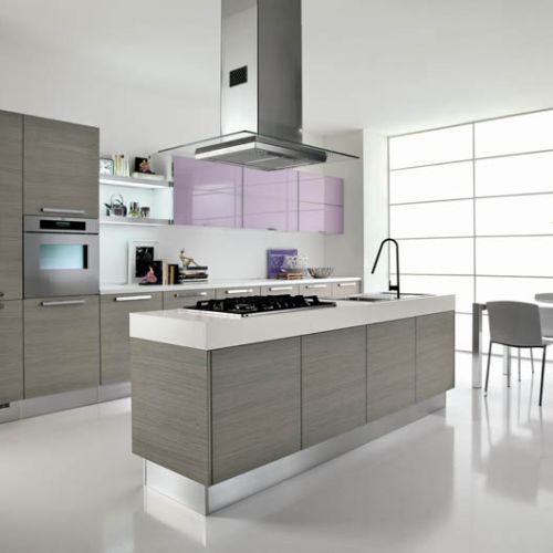 Alessia z frontami foliowanymi oraz szklanymi (matowymi lub błyszczącymi) - ok. 24 000 zł. CUCINE LUBE