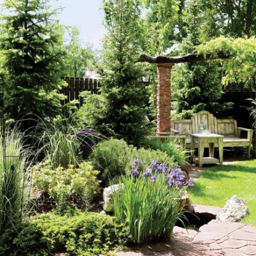 Altana w ogrodzie. Ogród zadumany