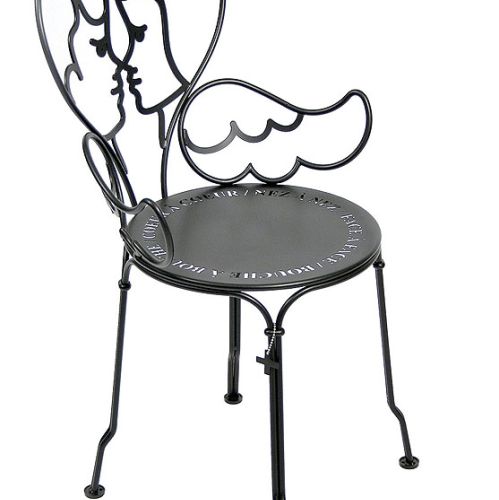 ANGE, nowa wersja flagowego krzesła 1900 odświeżona przez Jean-Charlesa de Castelbajaca, oparcie z aniołkami, siedzisko