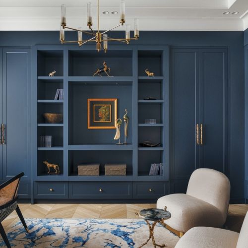 niebieski pokój w stylu modern classic