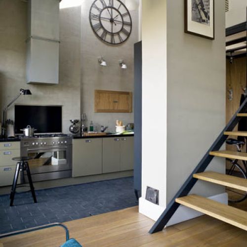 Apartament ze stalową antresolą