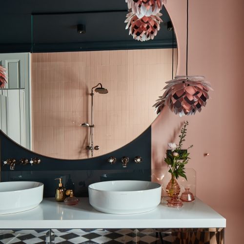 szafka łazienkowa z lustrzanymi frontami