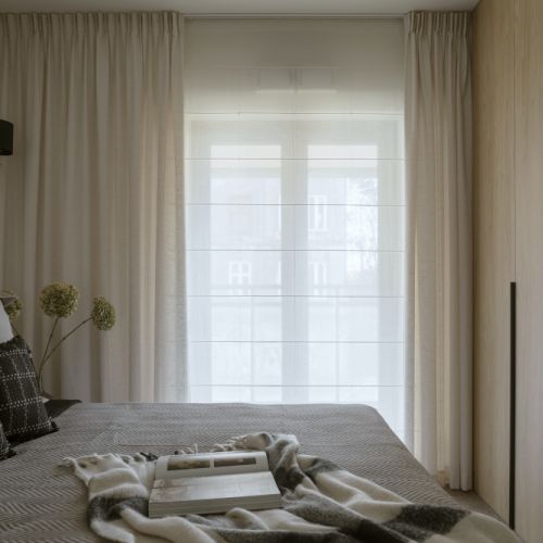 szaro beżowa sypialnia