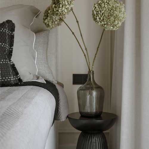 szaro beżowa męska sypialnia