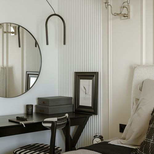 beżowo szara sypialnia z czarnymi dodatkami