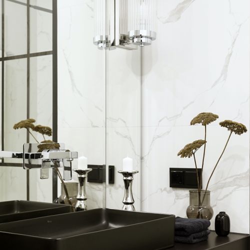 czarna umywalka w łazience