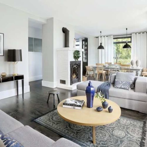 Jak dziś urządzić salon? Klasycznie. Choć wybierana klasyka ma różne oblicza, to zawsze jest lekka