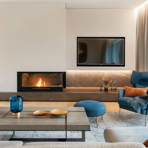 Praktycznie i przytulnie: podwarszawski dom w szarości, brązie i karmelu