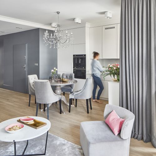 Jak połączyć klasyczne detale z innowacyjnymi rozwiązaniami? Najważniejszy jest wspólny mianownik – kolorystyka.