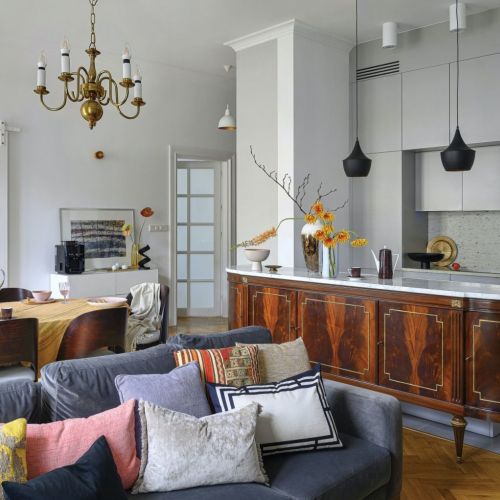 aranżacja salonu w mieszkaniu w kamienicy