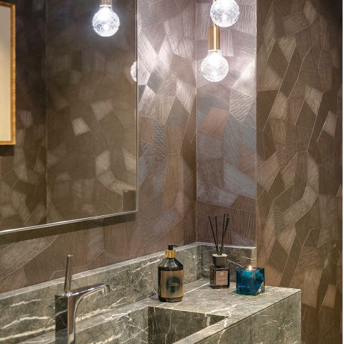 Praktycznie i przytulnie: podwarszawski dom w szarości, brązie i karmelu