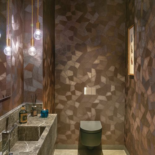 Praktycznie i przytulnie: podwarszawski dom w szarości, brązie i karmelu