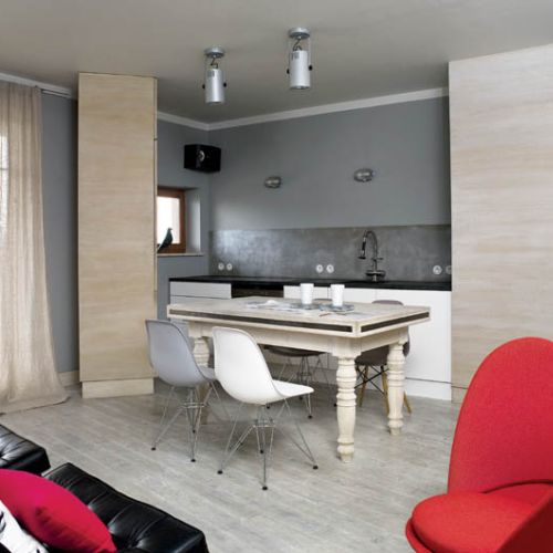 Szarości nie są smutne dzięki kolorowym dodatkom.