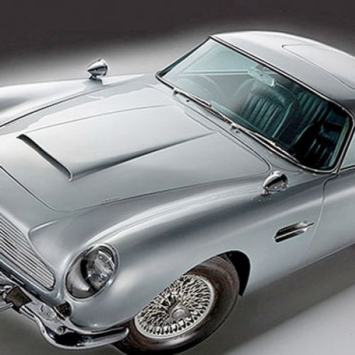 Aston martin to przedmiot masowego pożadania. Takim samochodem jeździł James Bond.