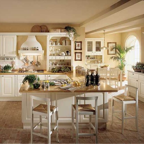 Athena firmy Berloni w stylu prowansalskim, fronty mogą być drewniane, patynowane lub w kolorze waniliowym.