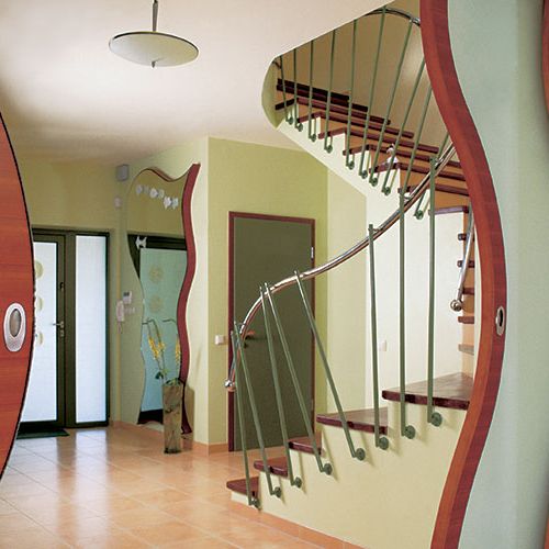 Balustrada komponuje się z Formą drzwi i lustra.