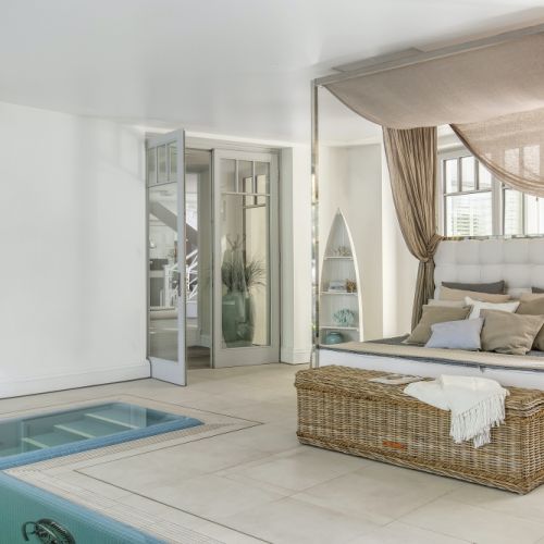 nowoczesny dom z basenem wewnętrznym