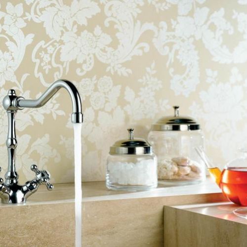 Bateria dwuuchwytowa Adlon, wykończenie: chrom (1431 zł) lub miedź. Uchwyty z porcelanowymi elementami, obrotowa wlewka.