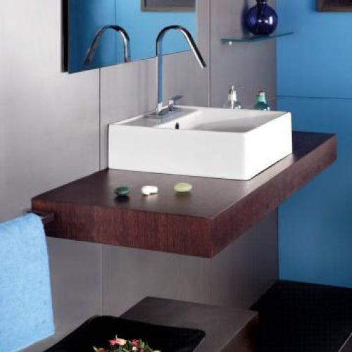 Bateria GQ na ozdobnej chromowanej podstawie (2400 zł). CORAM POLAND