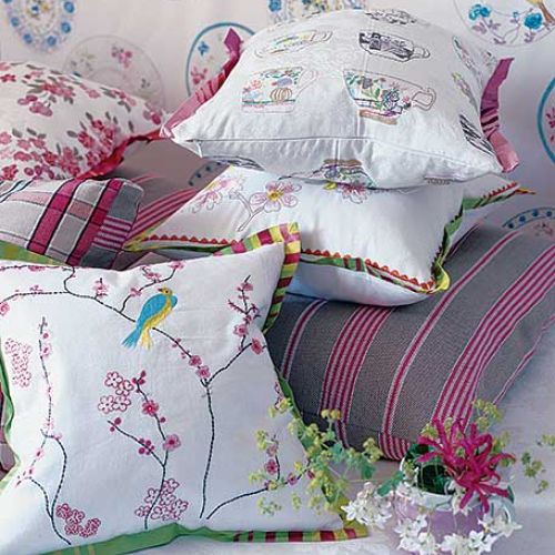 Bawełniane tkaniny z nadrukiem z kolekcji Cherry Orchard firmy Designers Guild kosztują 285 zł/m2. DECODORE