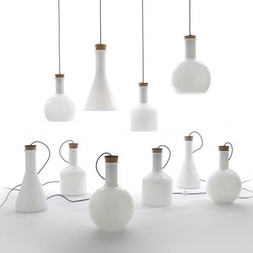 Benjamin Hubert- lampy Labware z dmuchanego szkła, zatkane portugalskim korkiem.