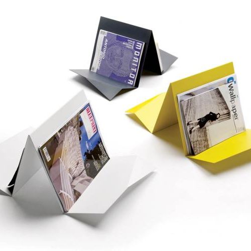 Benjamin Hubert- stojak na gazety. Praktyczny wichrzyciel