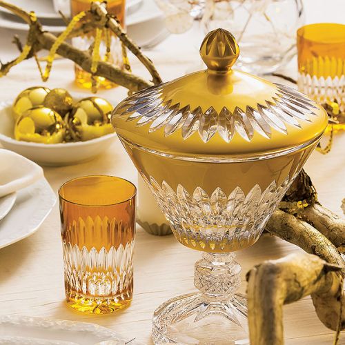 Stół wigilijny w złotej stylizacji