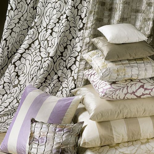 Białe liście na czarnym tle, czyli jedwab Wind Vivaldi w cenie 892 zł za metr. FONZI