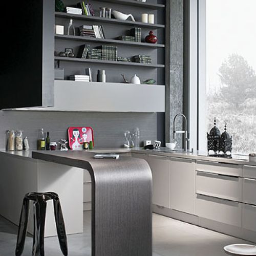 Białe szafki kuchenne nie tylko na kuchenne drobiazgi. ZAJC KUCHNIE