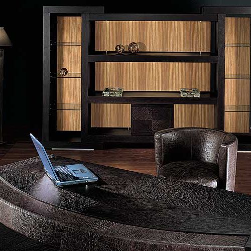 Biblioteczka Electrictre firmy Smania zrobiona jest z drewna wenge, a plecy ma z klonu. Kosztuje około 49 400 zł.