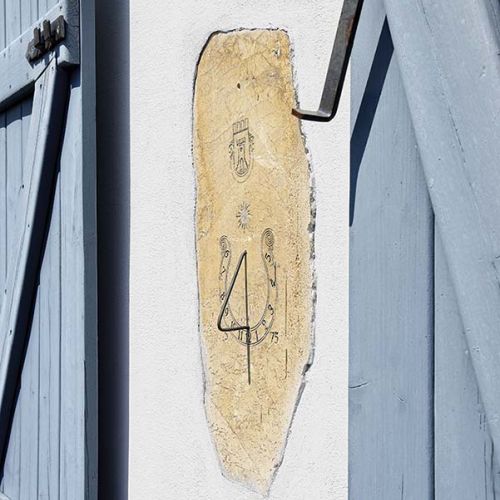 biel daje chłód, a niebieski odstrasza owady. Wypróbowali ten patent w swoim ogrodzie.