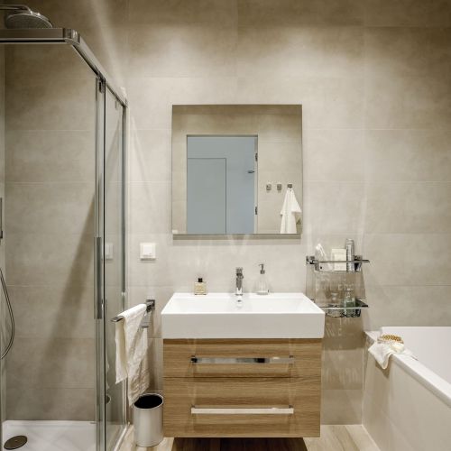 Właściciel potrzebował eleganckiego, luksusowego wnętrza, które byłoby zarówno wygodnym domem, jak i biurem,