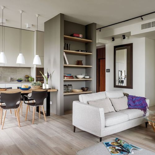 Właściciel potrzebował eleganckiego, luksusowego wnętrza, które byłoby zarówno wygodnym domem, jak i biurem,