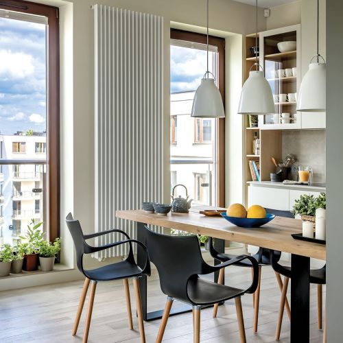 Jak z wady zrobić zaletę: pośrodku apartamentu był słup konstrukcyjny. Architekci sprytnie go ukryli. Od