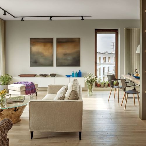 Właściciel potrzebował eleganckiego, luksusowego wnętrza, które byłoby zarówno wygodnym domem, jak i biurem,