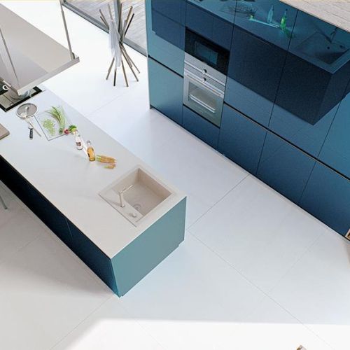 BOSTON, imponująca wyspa, blat-stolik zaplanowany obok płyty kuchenki, aby podczas obiadu zaglądać kucharzowi do garnków,