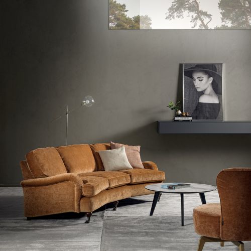 brązowa trzyosobowa sofa