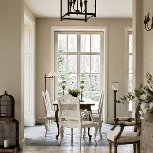 Bretońska architektura przeniesiona do Puszczy Kampinoskiej.