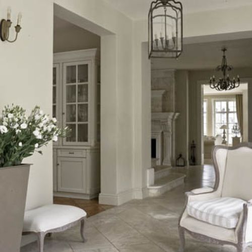 Bretońska architektura przeniesiona do Puszczy Kampinoskiej.