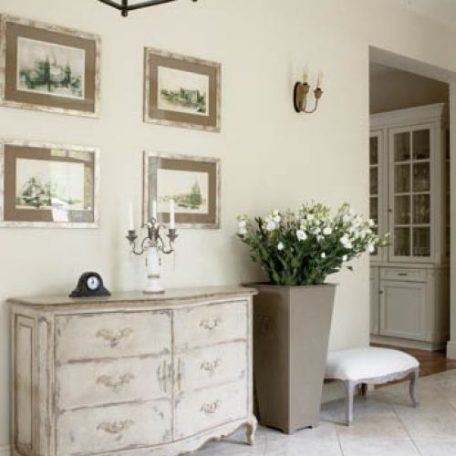 Bretońska architektura przeniesiona do Puszczy Kampinoskiej.