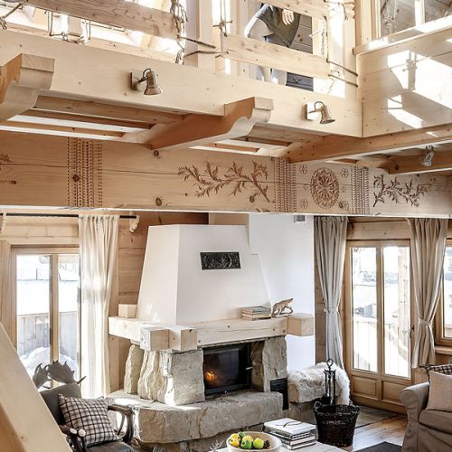 Budynek i wnętrze, a także niemal wszystkie meble zaprojektowała Urszula Górska-Iwicka.