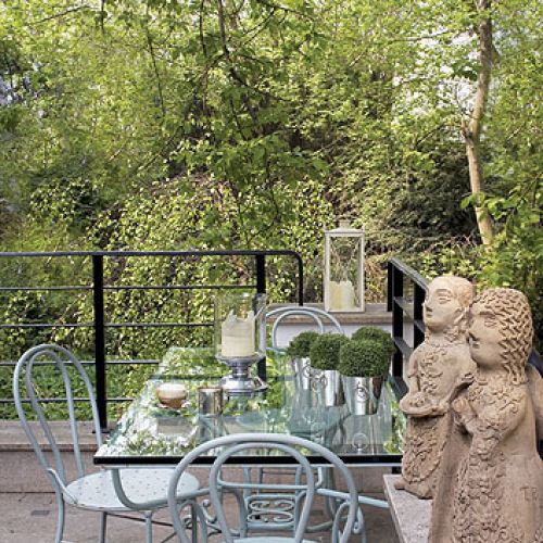 Budynek stoi na Ochocie w kolonii Lubeckiego.