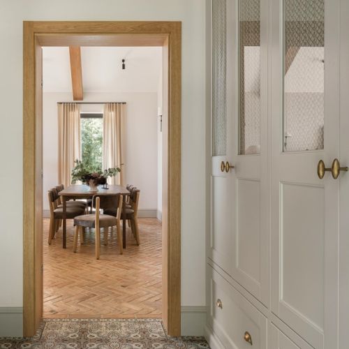 cegła drewno i meble z odzysku w mazurskim domu