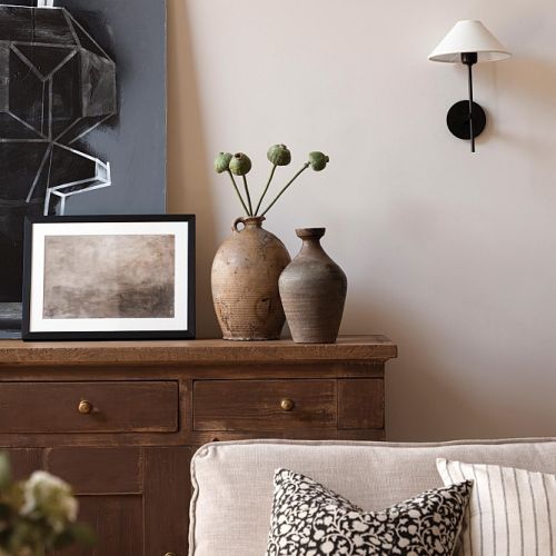 cegła drewno i meble z odzysku w salonie