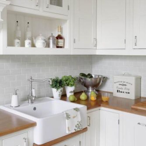 Ceramiczny zlew Villeroy Boch. Róże i falbanki